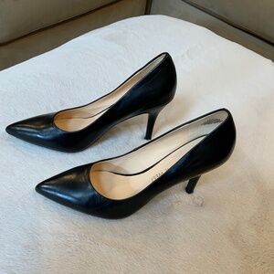 Nine West Black 8.5 Heels Never worn Minimalist Comfort Coquette Scandi Timeless